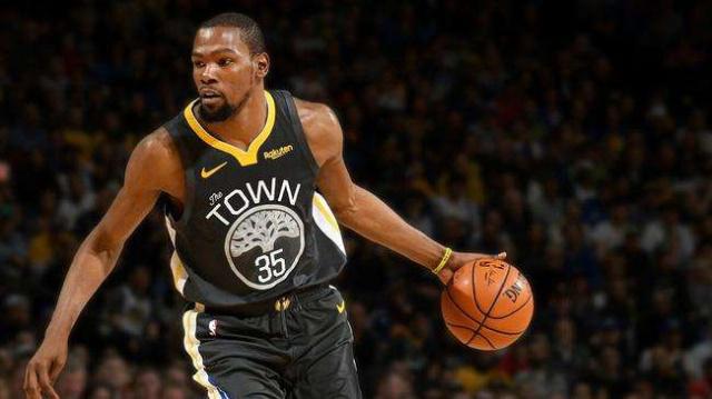 手后兜出三 手后兜出三